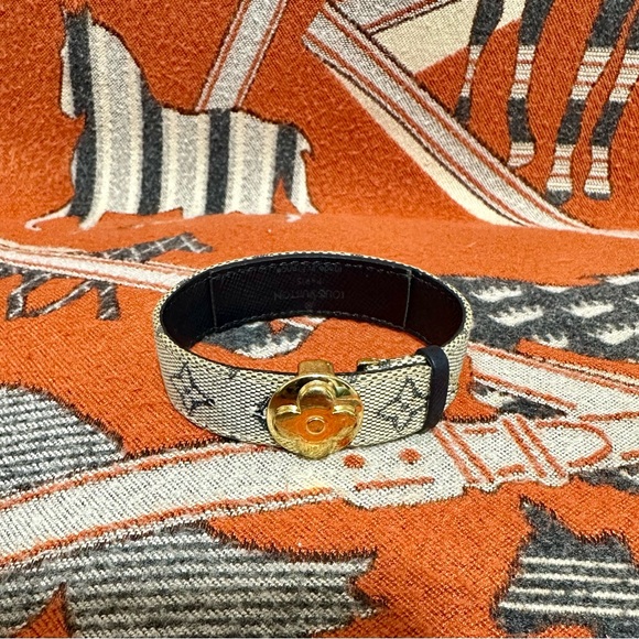 LOUIS VUITTON❤️🌟BLACK MONOGRAM BRACELET⭐️ - Picture 1 of 4